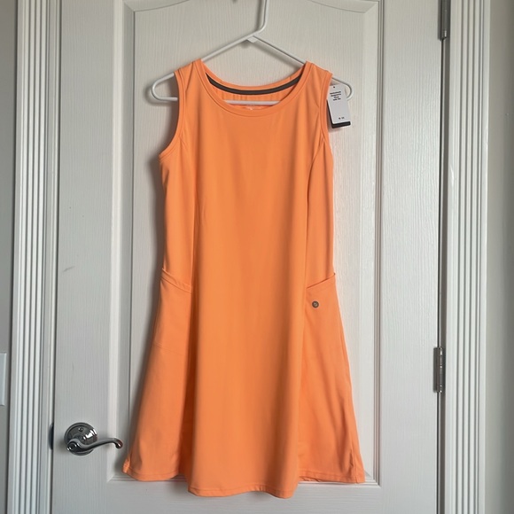NWT BALEAF Women's Tennis Golf Dress Sleeveless front Pockets Size M - Picture 1 of 14